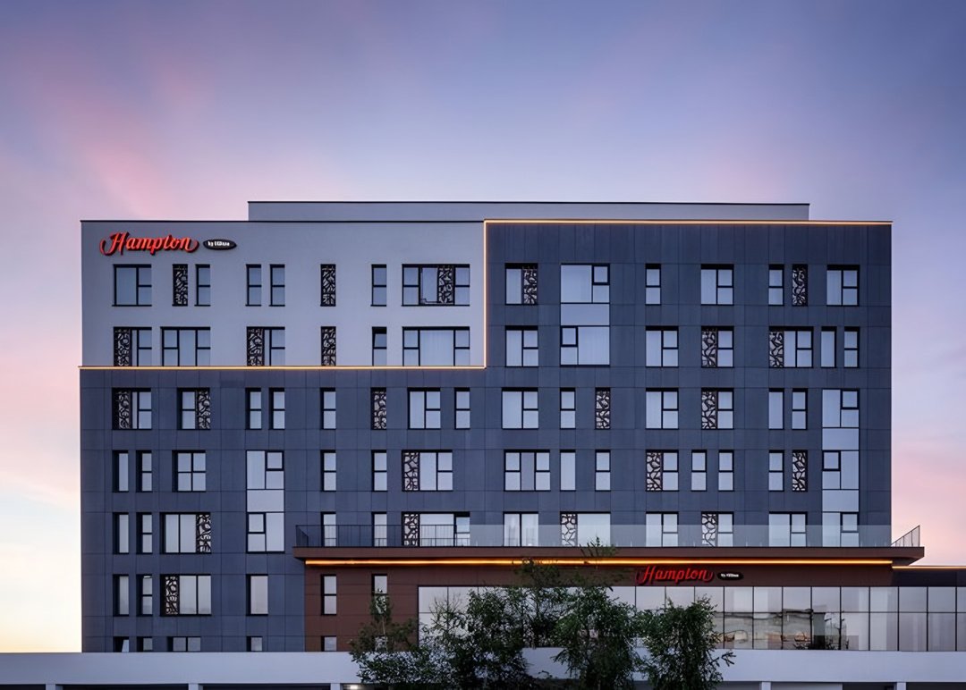 Hampton by Hilton — proiect Exclusive Doors